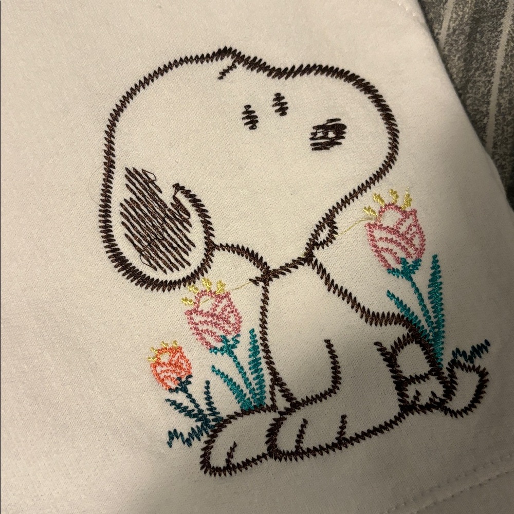 Peanuts White Pajama Set with Snoopy Design - Picture 6 of 8